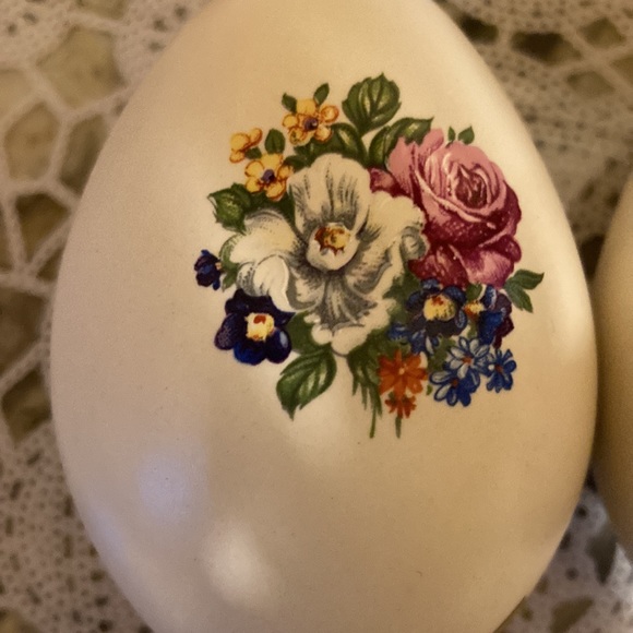 Eggzakly Porcelain Handcrafted Egg with Flowers set of 2 - Picture 8 of 9